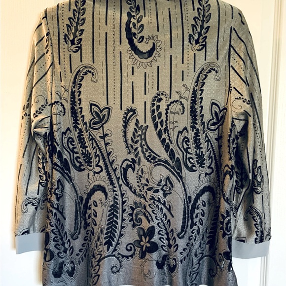 Gorgeous Top with Crystal Buttons - Picture 7 of 8